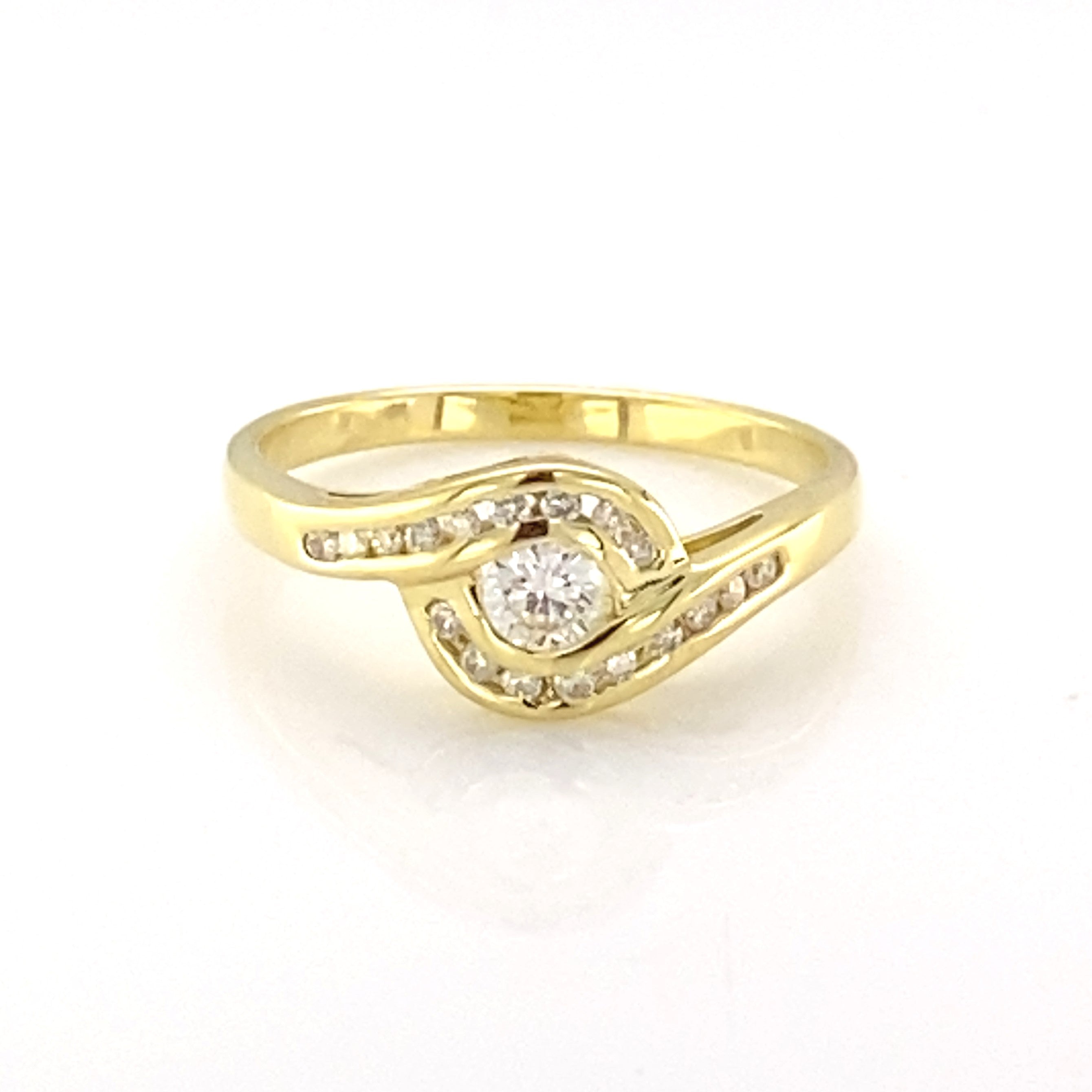 18CT YG 1 X 0.20CT CENTRE+ 0.18CT G-SI2 SHOULDER DIAMOND RING TDW= 0.38CT